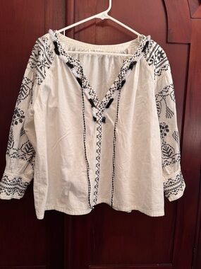 Free the Roses White Peasant-style Tunic Black Embroidery No size tag possiblyXL